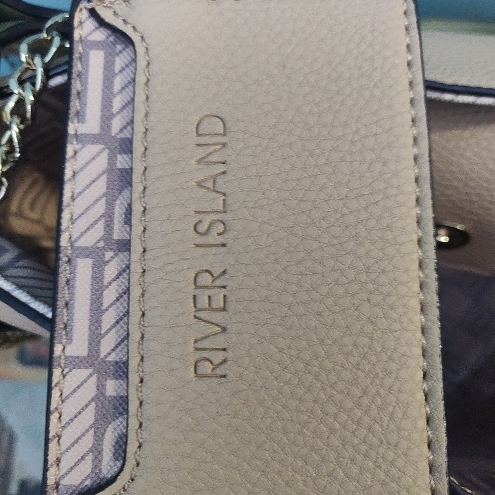River Island Bucket Bag - Picture 3 of 9